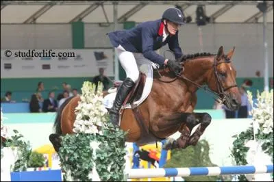 Il a remport le titre de champion d'Europe en 2009 sous la selle de Kvin Staut. A l'entranement, c'est un gros paresseux mais sur les terrains de concours, il se transforme. On l'appelle :