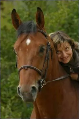 Ce grand bai a dcroch le titre de champion d'Europe en 1999 avec la clbre Alexandra Ledermann. Il s'est teint  25 ans, le 12 juillet 2008, dans les curies d'Alexandra. Ce cheval est :