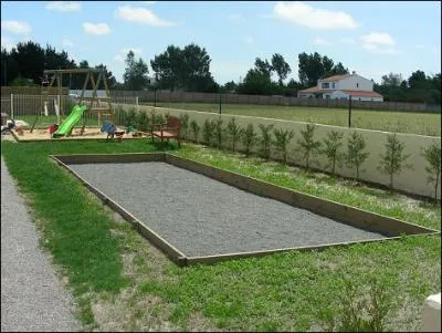 Quel doit tre la largeur de ce terrain ?