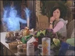 Sur qui Paige atterit-elle lorsque qu'elle s'clipse de sa chambre au rez-de-chausse ?