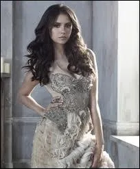 Qui aide Elena  sauver Alaric ?