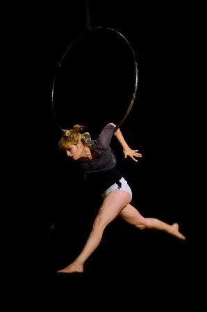 Arien, statique ou ballant, de forme circulaire, je suis ?