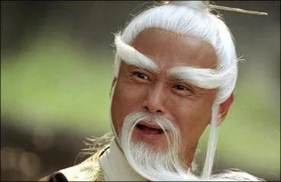 Quel clbre expert enseigne les arts martiaux  Batrix ?