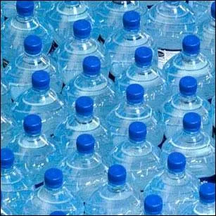 Il faut 100 ans pour qu'une bouteille en plastique se dgrade compltement.