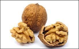 La noix est un fruit, c'est un vrai dlice pour la sant, mais avant de la dvorer, il faut retirer :