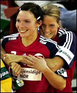 Gro Hammerseng a reprsent le couple lesbien glamour du handball entre 2005 et 2010 avec :