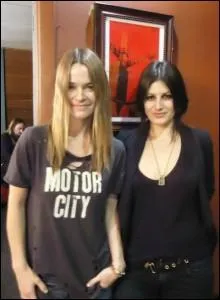 Aprs avoir t victime d'homophobie dans un avion, Leisha Hailey a rvl le nom de sa nouvelle compagne :