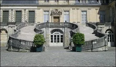 A quel chteau appartient cet escalier dit 'du fer  cheval ' ?