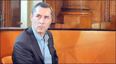 Agrg de droit, professeur de facult, il est accus du meurtre de sa femme dont on n'a jamais retrouv le corps. De qui s'agit-il ?