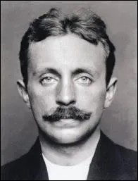 Soldat perdu de la cause nationaliste, cet homme ne serait jamais entr dans les annales du crime s'il n'avait abattu Jean Jaurs. De qui s'agit-il ?