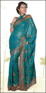 Comment s'appelle le vtement dont se drapent les femmes indiennes ?