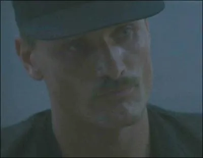 Au ct de quelle actrice joue-t-il dans 'A armes gales' ?