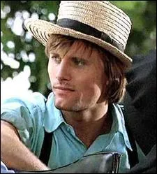 Quel est l'acteur principal de film 'Witness', dans lequel Viggo joue un jeune Amish ?