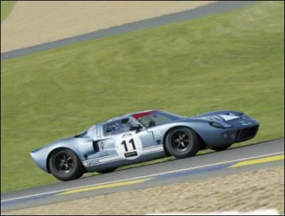 Un mythe : la Ford GT 40 ! Elle a remport les 24 h du Mans pour la premire fois en...