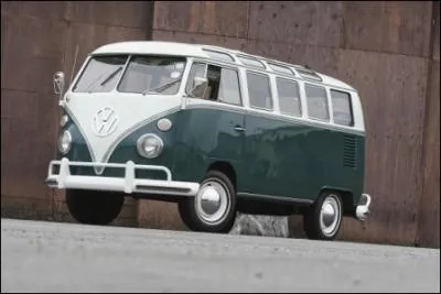 Anctre de nos monospaces. C'est le Volkswagen...