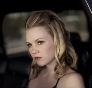 Saison 3 : Comment Liam se rend-il compte du mange d'Emily ?