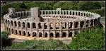 Ce magnifique amphythtre romain est l'un des mieux conservs au monde. Situ sur une colline il fut achev  la fin du Ier sicle aprs le Colise de Rome dont il s'inspire. O est-il