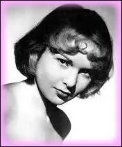 Comdienne inoubliable aux cts de Fernandel en 1952 dans ' Le fruit dfendu ' :