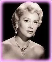 Quelle est cette actrice, qui restera longtemps associ au nom du personnage du film qui l'a rendue clbre ' Caroline chrie ' ?