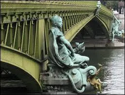 Pourrez-vous complter ces vers d'Apollinaire ? 'L'amour s'en va comme cette eau courante / L'amour s'en va / Comme la vie est lente / Et comme l'Esprance est...