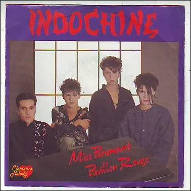 Miss Paramount. ' Dans les bras de Miss Paramount ...