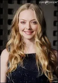 Cette jeune actrice a non seulement un talent d'actrice mais est une chanteuse hors pair. C'est elle qui joue la fille de Meryl Streep dans le film musical Mama Mia, tir des tubes du groupe Abba.