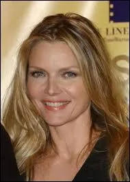 Michelle Pfeiffer a t star inconteste durant plus d'une dcennie, Elle a dmarr dans Scarface, avec Pacino, et a eu toutes les stars masculines  son bras  l'cran, dont Redford dans ?