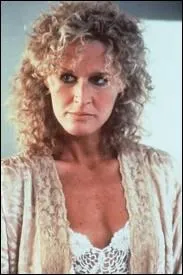 Il est aussi difficile d'imaginer aujourd'hui l'impact qu'elle eut aux USA sur la gente masculine infidle (mme potentiellement) avec son rle dans Liaison fatale. Qui est-elle ?