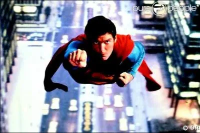 Christopher Reeve dans les premiers films de Superman avait la voix de...