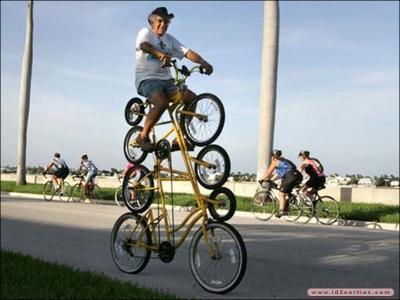 Combien y a-t-il de roues de vélos en TOUT sur cette image ? (Cliquez dessus)