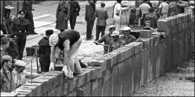 Quelle ville européenne a été séparée par un mur de 1961 à 1989 ?