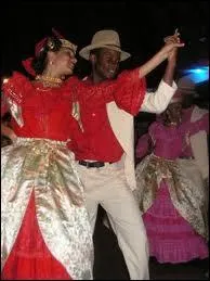 ''Je donne mon paquet de cigarettes 
Ma ch'mise à fleurs, mon kimono 
Mes plans secrets et mes plantes vertes 
J'offre croisière avec radeau 
Je donne mon lit ma brosse à dents''