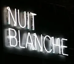 ''Sur l'écran noir de mes nuits blanches 
Moi je me fais du cinéma 
Sans pognon et sans caméra 
Bardot peut partir en vacances 
Ma vedette c'est toujours toi''