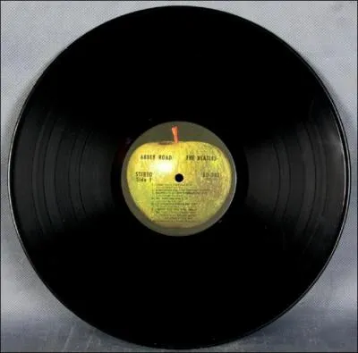 Sur ce support musical, il y a 10 chansons, combien de sillons y-a-t-il ?