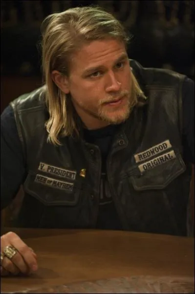 Comment s'appelle son personnage dans la srie 'Sons of Anarchy' ?