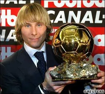 Comment s'appelle le second joueur tchcoslovaque  avoir remport le Ballon d'Or en 2003 ?