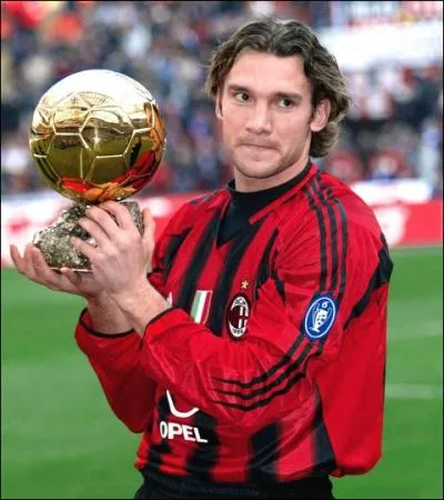 Quel est le seul joueur ukrainien  avoir remport le Ballon d'Or en 2004 ?