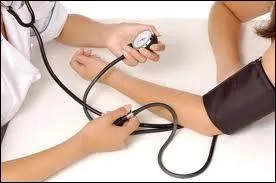 Y a-t-il un des signes d'hypertension artrielle qui nous avertit  chaque crise ? Si oui, lequel ?