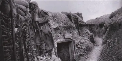Comment s'appelait le grand fossé où se cachaient les combattants de la Première Guerre Mondiale ?