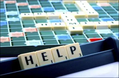 Pour composer des mots inventifs parfois, combien y a-t-il de cases sur le plateau ?