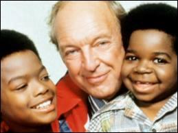Qui a adopt Arnold et Willy, les enfants de son ancienne femme de mnage dcde ? (1978)