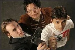 Dans quelle socit spcialise dans les moyens de paiement en ligne travaillaient les 3 fondateurs de YouTube (Chad Hurley, Steve Chen, Jawed Karim) avant de crer ce site d'hbergement de vido ?
