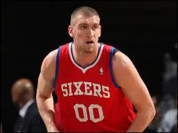 Qui est ce pivot, 10me de la Draft 2007 et ancien joueur des Sacramento Kings ?