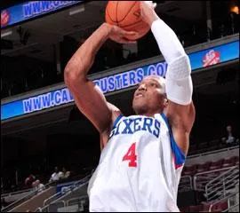 Qui est ce pivot 5me de la Draft 1997 et ancien joueur du Magic et des Celtics ?