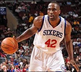 Qui est cet ailier, numro 1 de la Draft 1999, 2 fois All-Star (2002 et 2006) et ancien joueur des Bulls, des Clippers et de l'universit de Duke ?