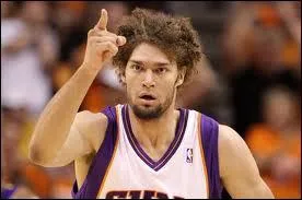 Qui est ce pivot des Suns, frre jumeau de Brook joueur des New Jersey Nets ?