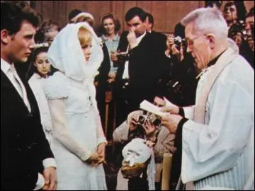 Qui s'est marie avec une cape dans les annes 60 ?