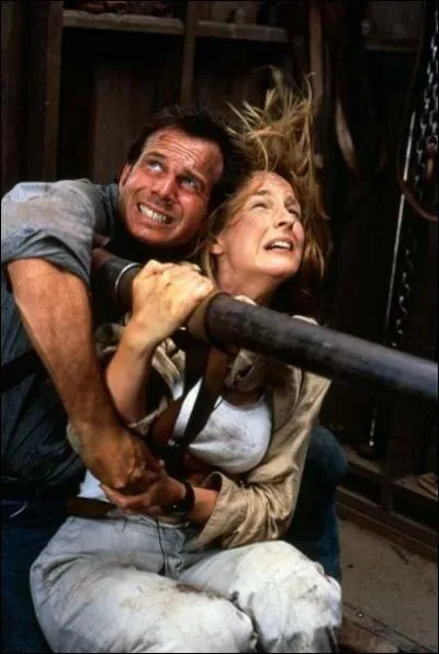 Ralis par Jan de Bont avec Helen Hunt, Bill Paxton, il s'agit de ... .