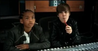 Qui accompagne JB dans ce clip ?