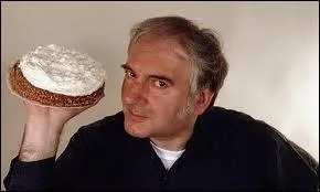 Qui se cache sous le pseudo 'l'entarteur' ?